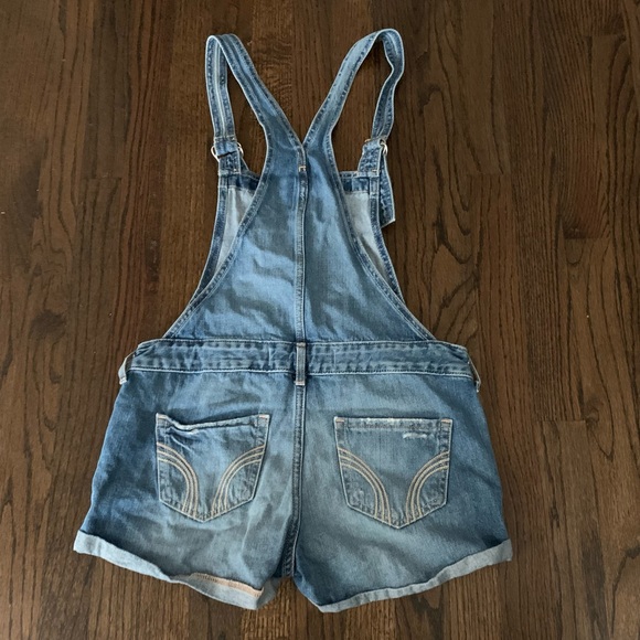 Good condition Hollister Overall Shorts Denim Destroyed Size Small Women’s - Picture 10 of 10